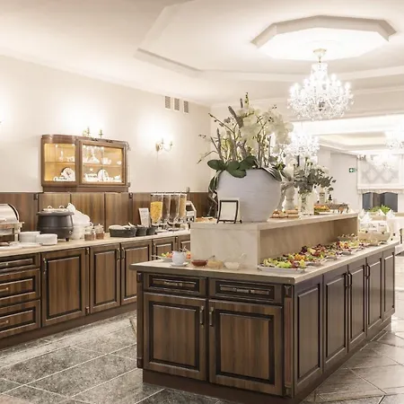 Aparthotel Bursztyn - Bernstein 3*