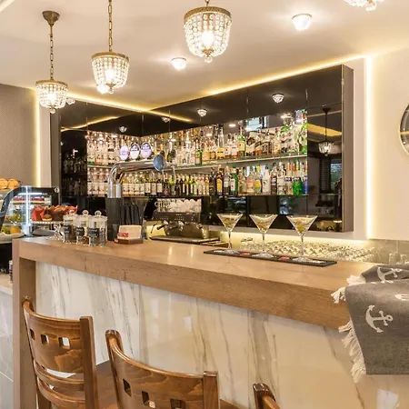 Bursztyn - Bernstein 3*