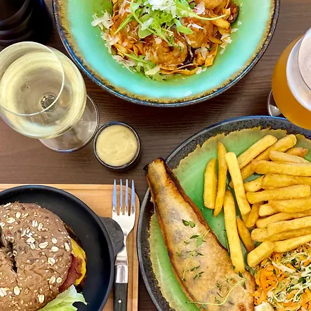 Bursztyn - Bernstein 아파트호텔