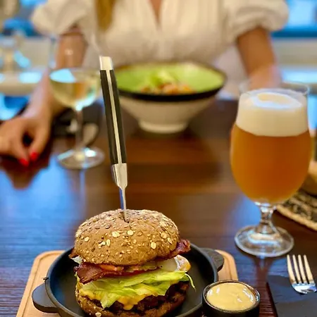 Bursztyn - Bernstein 아파트호텔 3*