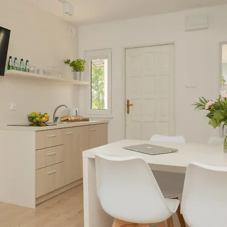 Bursztyn - Bernstein 3*