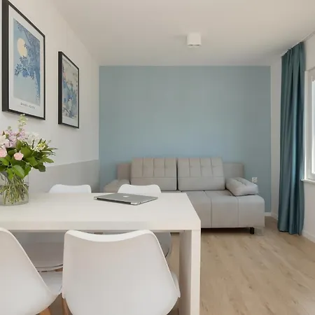 Bursztyn - Bernstein 3*