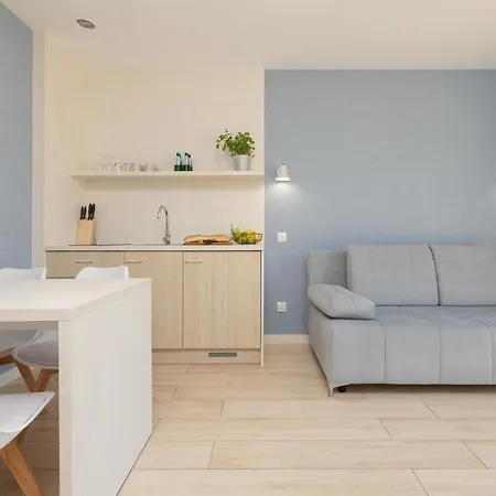 Bursztyn - Bernstein 3*