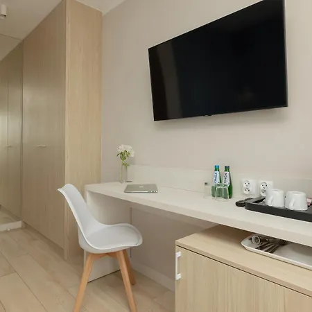 Bursztyn - Bernstein 아파트호텔 3*