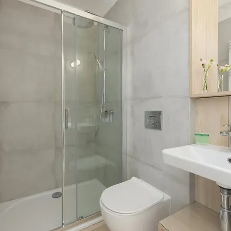 Bursztyn - Bernstein 아파트호텔 3*