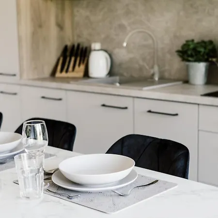 Bursztyn - Bernstein 아파트호텔 3*