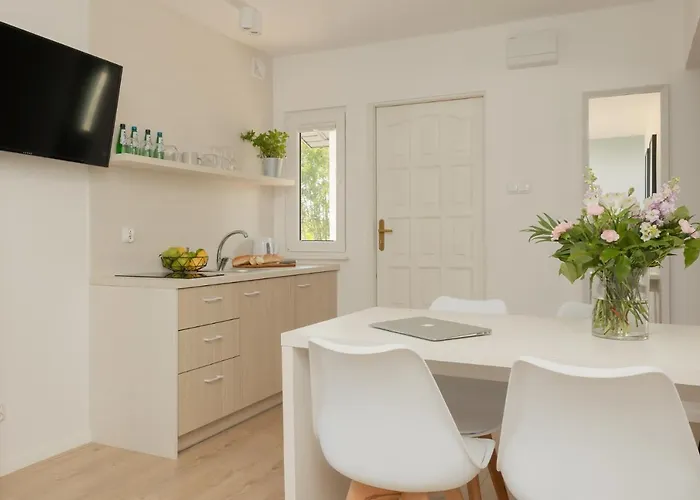 Bursztyn - Bernstein 3*